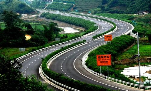 云南试点高速公路差异化收费 全年优惠通行费将达11亿元