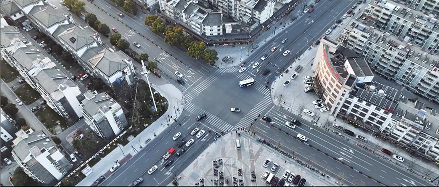 连红绿灯都会随“车”应变   南浔交警携手海康威视打造智慧交通